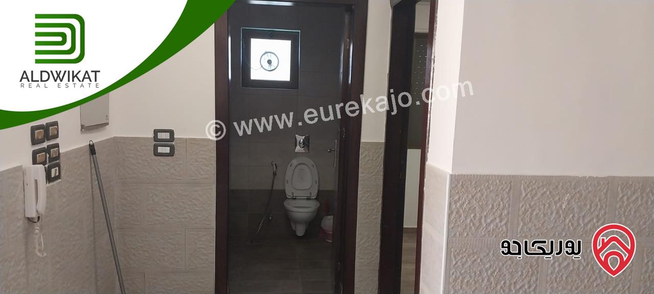 شاليه فاخر مفروش للبيع في اجمل مواقع البحر الميت منتجع البحيرة مساحة الارض 715م والبناء 200م موقع مميز