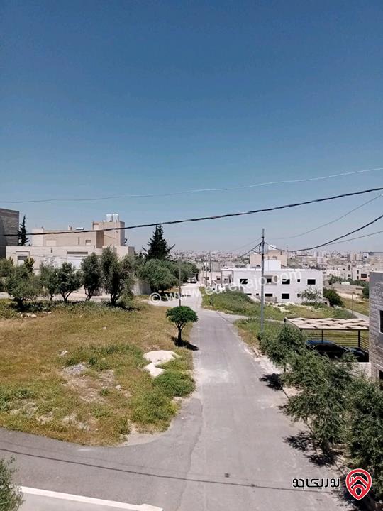 قطعة أرض مفروزة مساحتها 700م باسم مالك واحد للبيع في عمان - منطقة البنيات الجنوبي مطلة على طريق المطار قريبة من جامعة البتراء جميع الخدمات متوفرة 