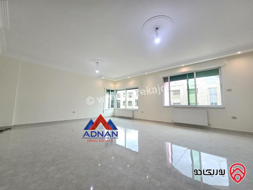 شقة فارغة مساحة 180م طابق ثاني للإيجار مجددة بالكامل في عمان - الرابية