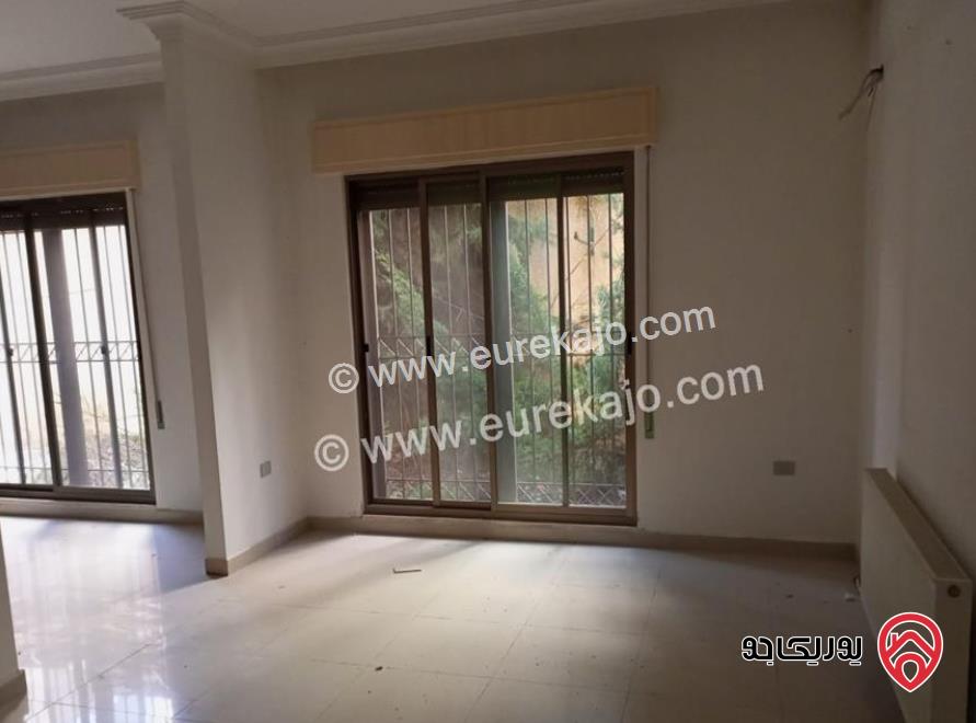 شقة طابق تسوية مساحة 221م بالاضافة الى ترس خارجي مساحة 80م للايجار في عمان - الرابية