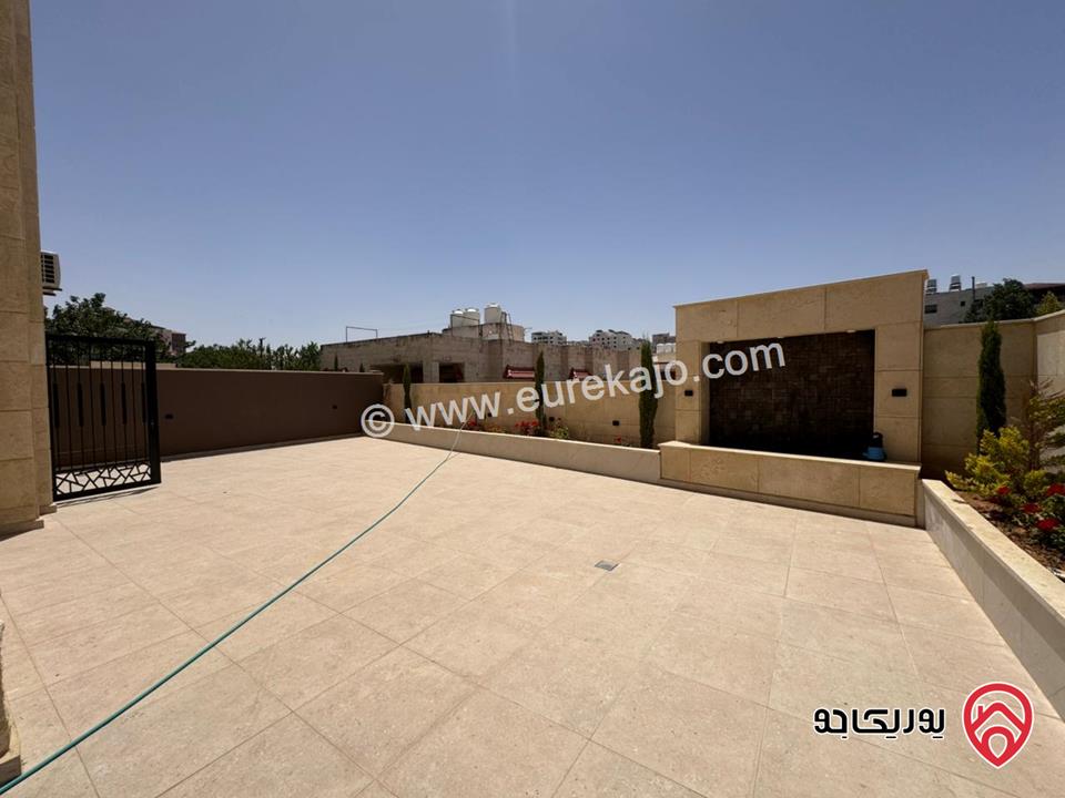 شقة للبيع في عمان - مرج الحمام / طريق المطار شبه ارضي مساحة البناء 225م ومساحة الحديقة 210م