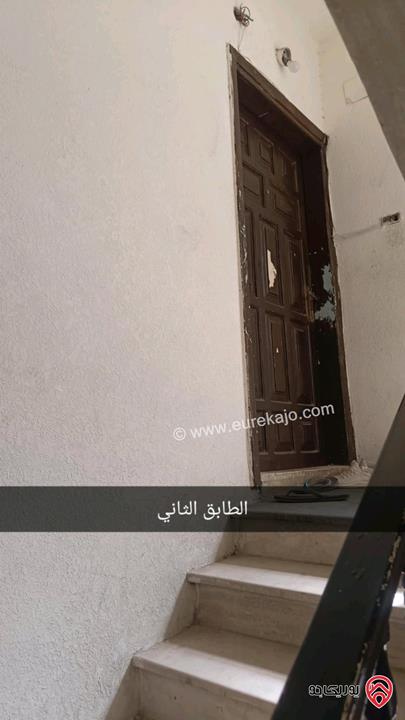 عماره للبيع في عمان - أم نوارة على مساحة أرض 400م 3 طوابق وروف بسعر مناسب 