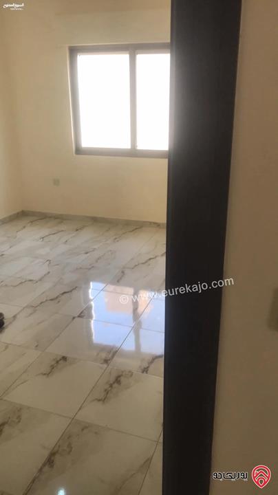 شقة طابق ثالث مساحة 120م للببع في عمان - ام السماق