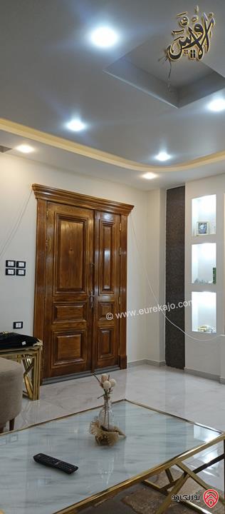 فيــلا فـاخرة طـابقـين مساحة 400م على أرض 723م للبيــع في الزرقاء الصحفـييـن 