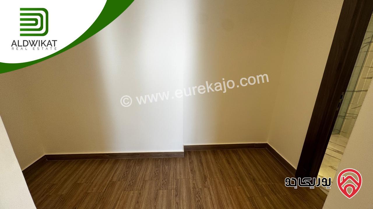 شقة ارضية للبيع في عمان - خلدا مساحة البناء 250 م والترس 80م موقع مميز واطلالة