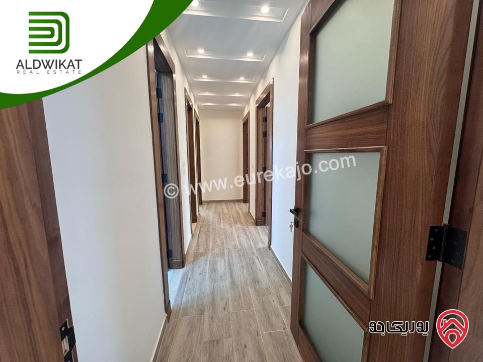 شقة ارضية للبيع في عمان - رجم عميش / طريق المطار مساحة البناء 210م ومساحة الحديقة 200م