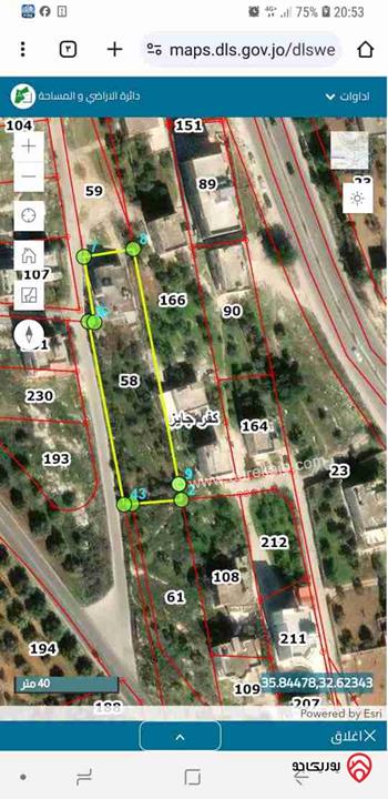قطعة أرض مساحة 2075م عليها بناء مساحة 300م للبيع في اربد - كفر جايز