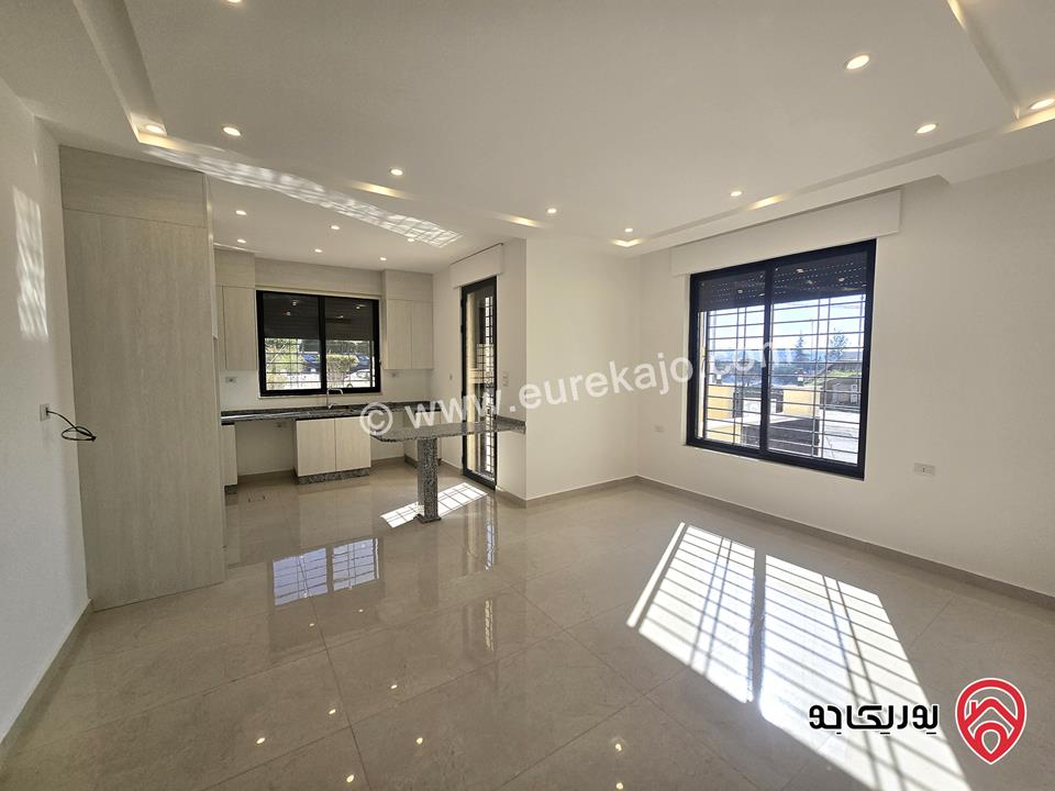 شقة ارضية مساحة 110م مع ترس 50م وكراج خاص للإيجار في عمان - عبدون 