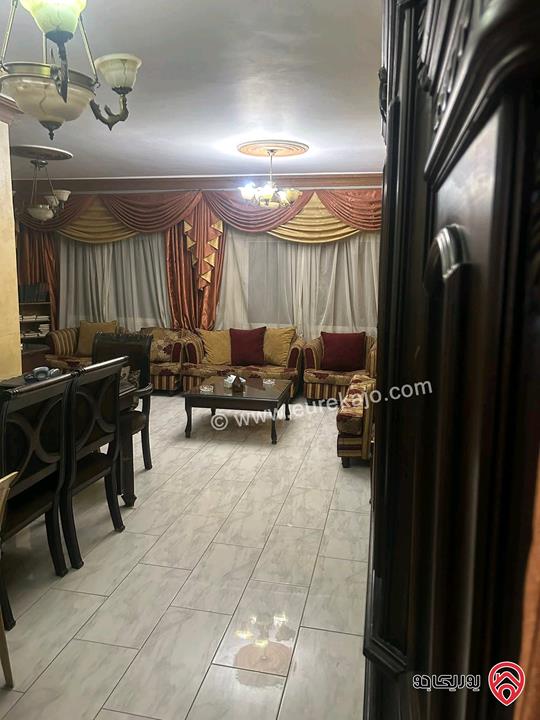 شقة أرضية مساحة 152م داخلي و 150م خارجي للبيع في عمان - طبربور 