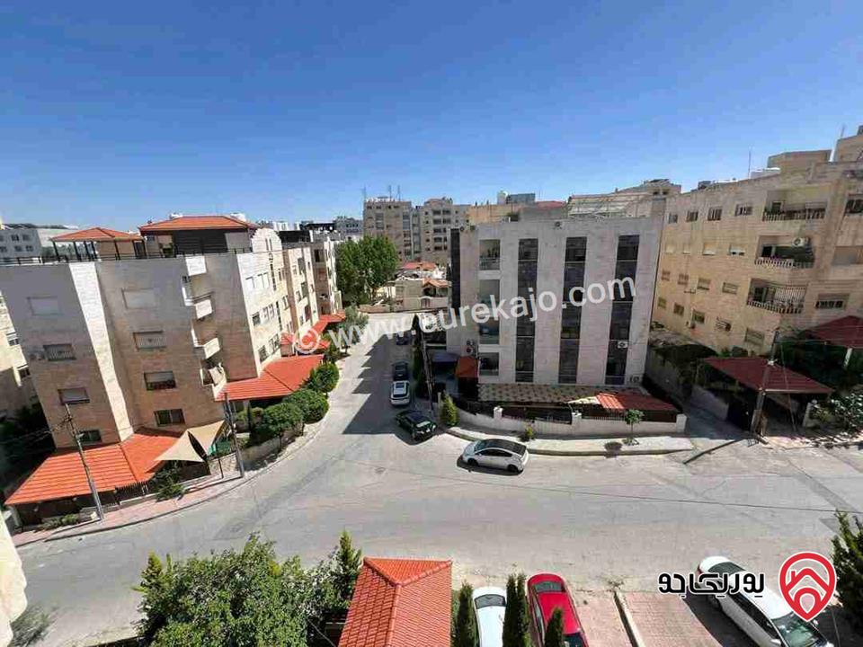 شقة طابق ثالث وروف مساحة 240م للبيع في عمان -  الجبيهة