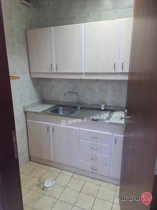 مبنى مكاتب طابقية حديثة مساحة كل طابق 420م للإيجار في موقع استراتيجي في عمان - الشميساني 