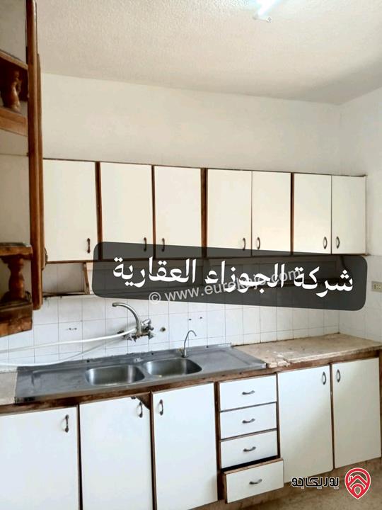 شقة فارغة مساحة 100م طابق ثاني للايجار في عمان - حي نزال شارع الدستور 