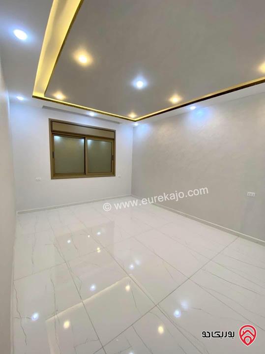 شقة ارضية مساحة 212م داخلي و 200م خارجي للبيع في عمان - ابو علندا اسكان الكهرباء 