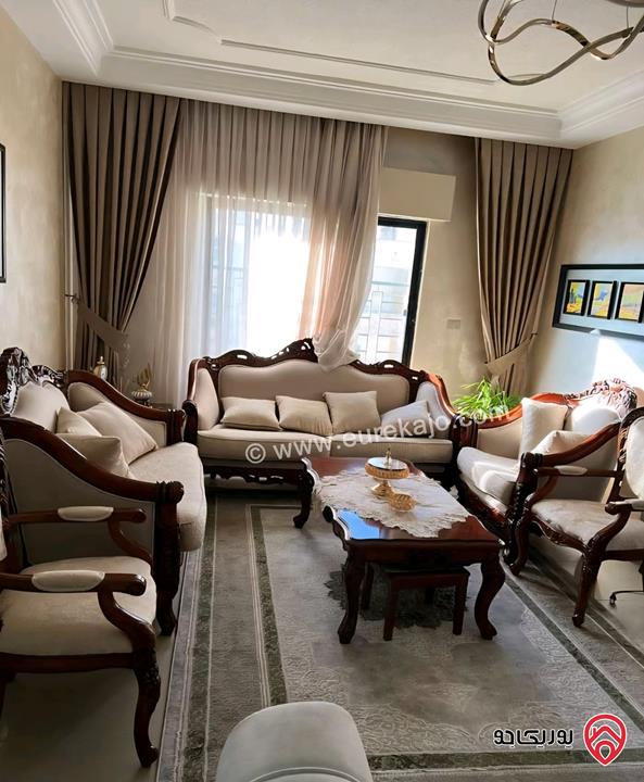 شقة طابق ثالث مساحة 175م للبيع في عمان - خلدا 