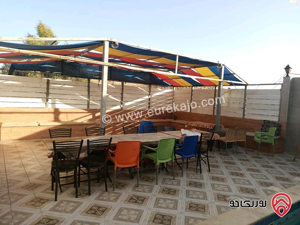 مزرعة مساحة الأرض 5 دونم و 150م عليها بناء 200م للبيع في المفرق