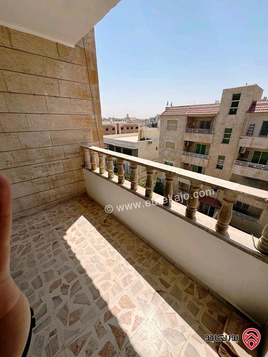 شقة طابق ثالث مساحة 110م للبيع في الزرقاء الجديدة