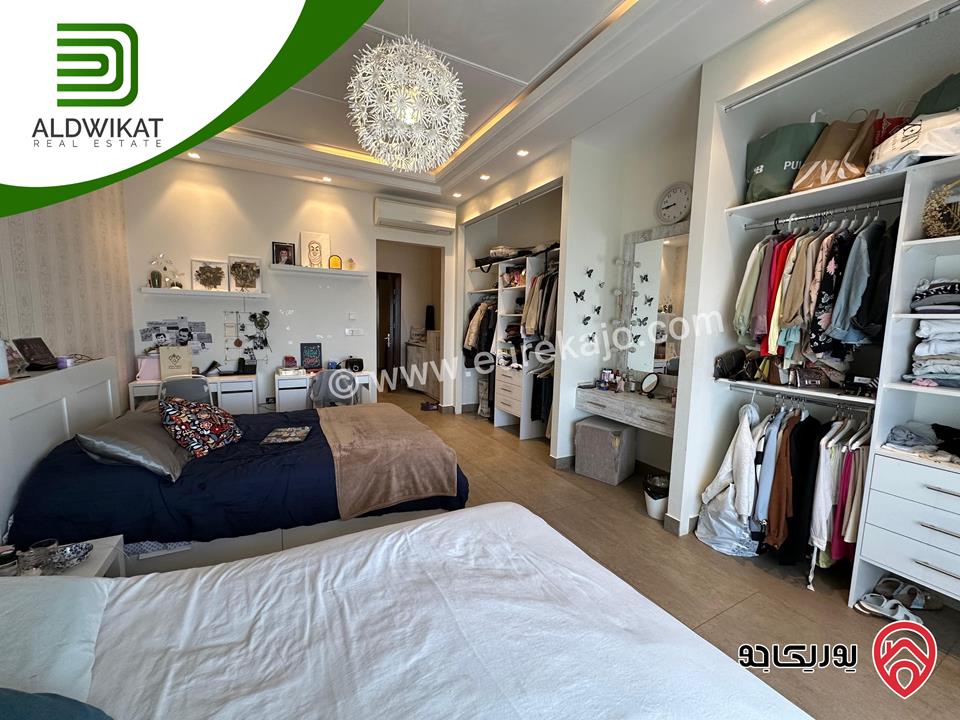 فيلا مستقلة مساحة الارض 985م ومساحة البناء 1200م ومساحة الحديقة 400م ومساحة الترس 200م ذات موقع واطلالة مميزة للبيع في عمان - بدر الجديدة