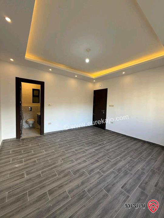 شقة سوبر ديلوكس طابق ثالث دوبلكس مساحة 250م للبيع في عمان - الجبيهة 