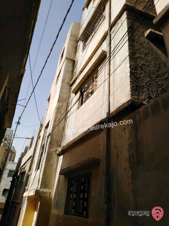 عمارة مكونة من ثلاث طوابق خمس شقق وروف للبيع في الزرقاء - الغويرية