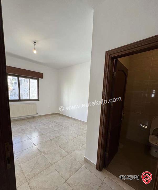 شقة مساحة 170م طابق ثالث للايجار في ام عمان - اذينة 