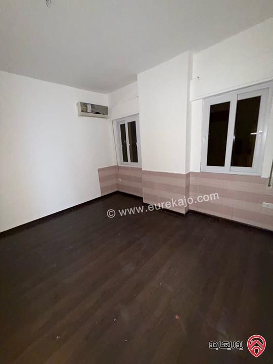 شقة مساحة 170م طابق ثاني مع مصعد عمارة هادئة عائلات للإيجار  في عمان - دير غبار