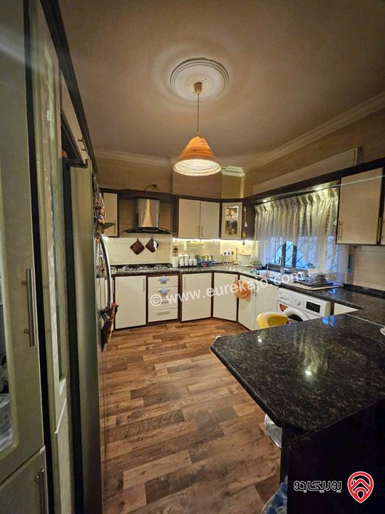 شقه طابق ارضي مساحة 150م مع حديقة 100م للبيع في عمان - الرابية 