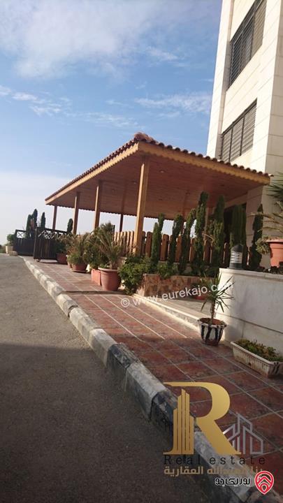 شقة مميزة مساحة 300م داخلي و 100م خارجي للبيع في عمان - ناعور