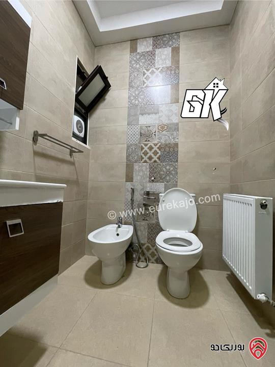 شقة فارغة مساحة 200م طابق ثاني للإيجار في عمان - خلدا