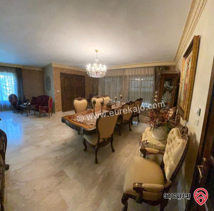 شقة طابقية مساحة 341م داخلي و 450م خارجي للبيع في عمان - ام اذينة
