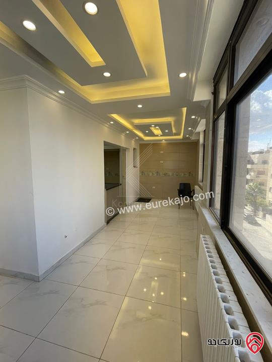 شقة فاخرة مساحة 342م طابق ثالث للبيع في عمان - الشميساني