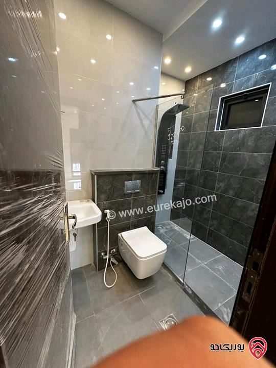 شقة طابق ثالث مساحة 150م مع روف 50م و تراس 50م للايجار في عمان - البيادر