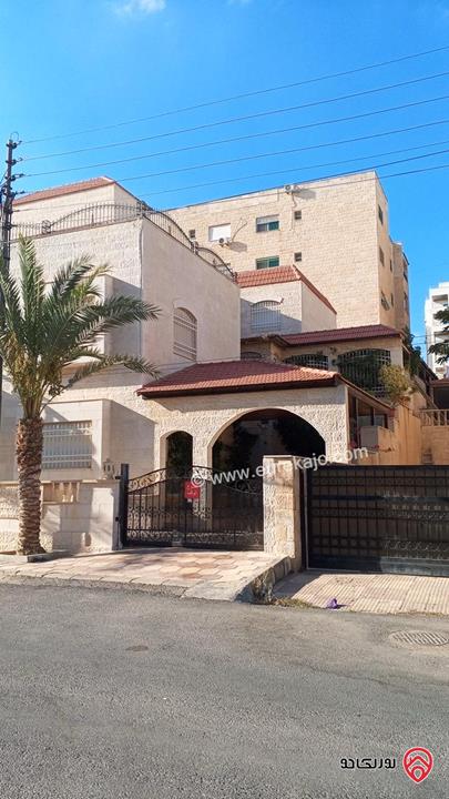 فيلا 3 طوابق على أرض 960م للبيع في عمان - المدينة الرياضية