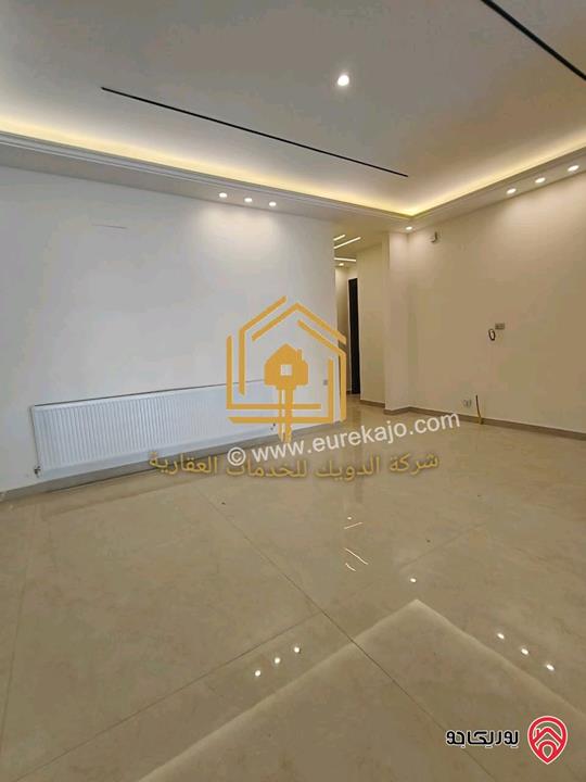 شقة جديدة لم تسكن أرضي مساحة 180م مع ترس 70م للإيجار في عمان - طريق المطار 