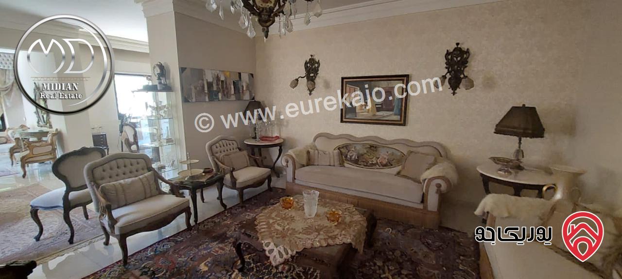 شقة ارضية مفروشة للايجار في عمان - الجاردنز مساحة 180م مع ترس و حديقة 200م تشطيبات و فرش سوبر ديلوكس