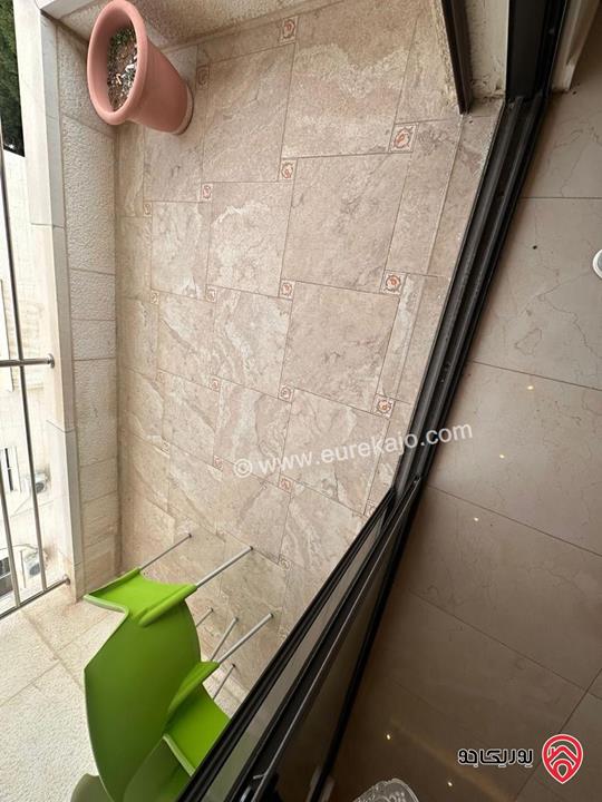 شقة طابق ثالث مع روف مساحة 180م للايجار في عمان - خلدا