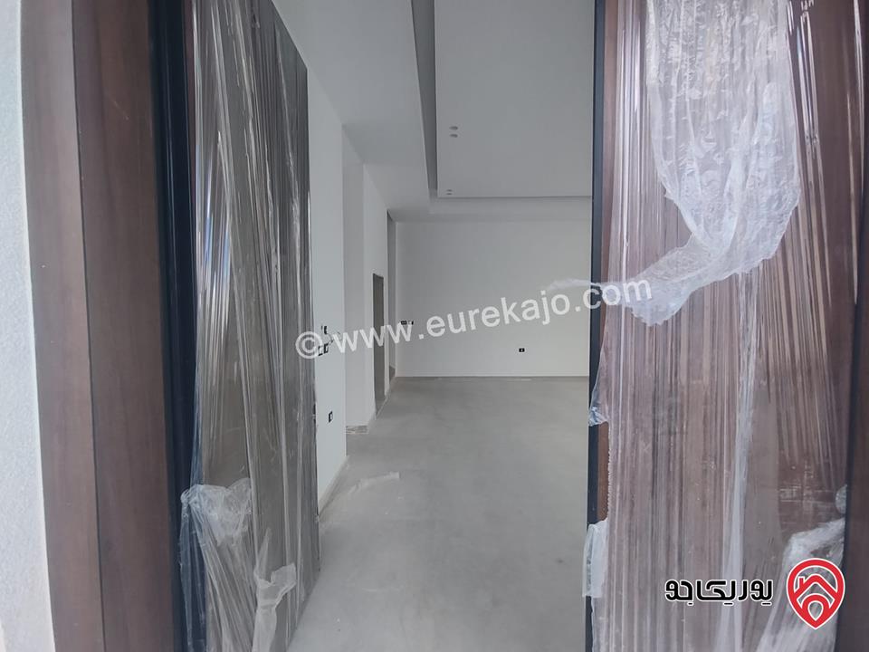 فلل متلاصقة مساحة الارض 250م مساحة البناء 500م للبيع في عمان - عبدون 