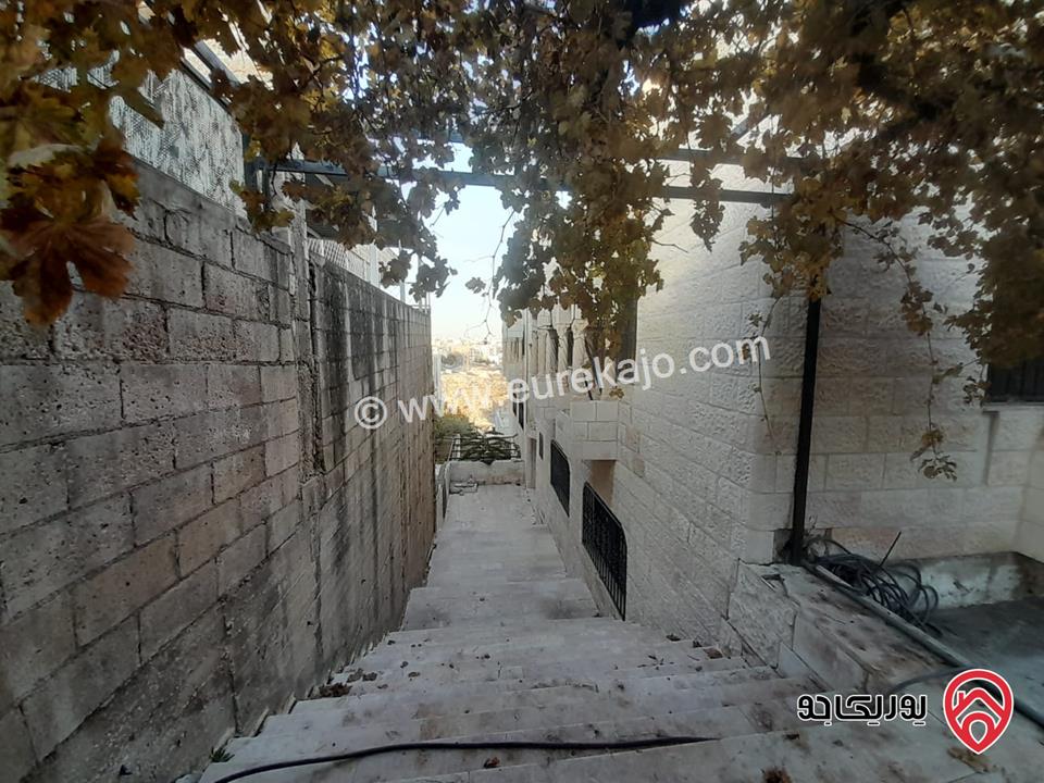 فيلا طابقين على أرض 555م للبيع في عمان - طبربور