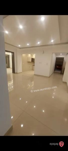 شقة أرضية مساحة 160م داخلي و 30م خارجي للإيجار في عمان - المدينة الرياضية 