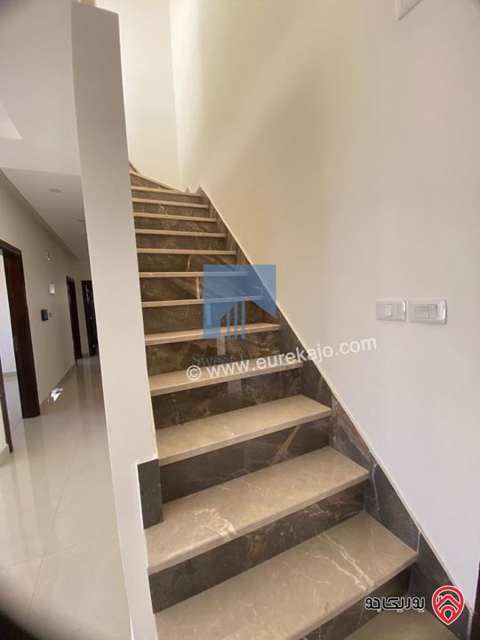 شقة فاخرة للبيع في عمان - أم أذينة قرب أبراج السادس طابق ثالث 180م مع روف دوبلكس 105م لم تسكن