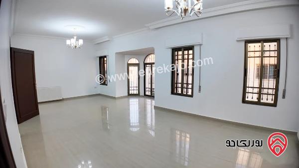 شقة مساحة 190 م طابق ثالث مميزة ومجددة بالكامل للبيع في عمان - ضاحية نخيل