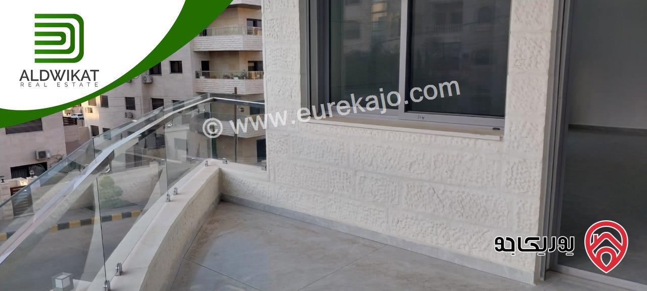 شقة طابق ثاني للبيع في عمان - البنيات / طريق المطار مساحة 180م والترس 30م بالقرب من جامعة البتراء جديدة لم تسكن