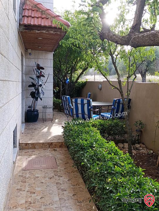 فيلا مساحة 700م على أرض 670م للبيع في عمان - الجبيهة بالقرب من اشارات المنهل والجامعة الاردنية موقع رائع 