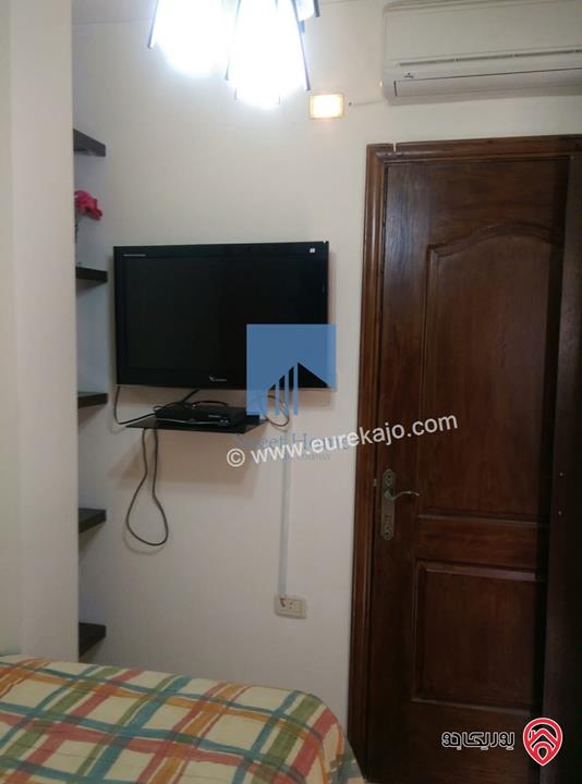 شقة مفروشة فاخرة طابق ثالث 145م مع روف 85م للبيع في عمان - عبدون 