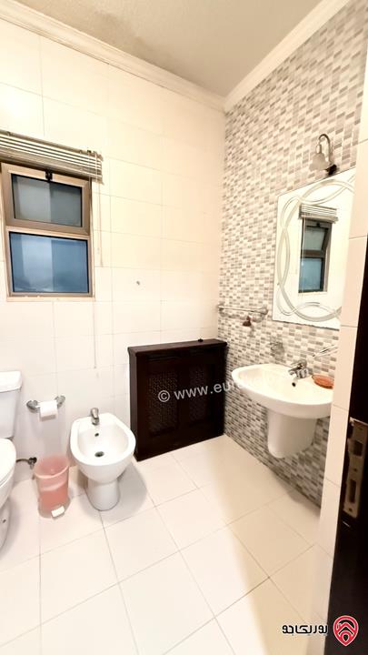 شقة مفروشة مساحة 210م طابق أول للبيع في عمان - الجبيهة