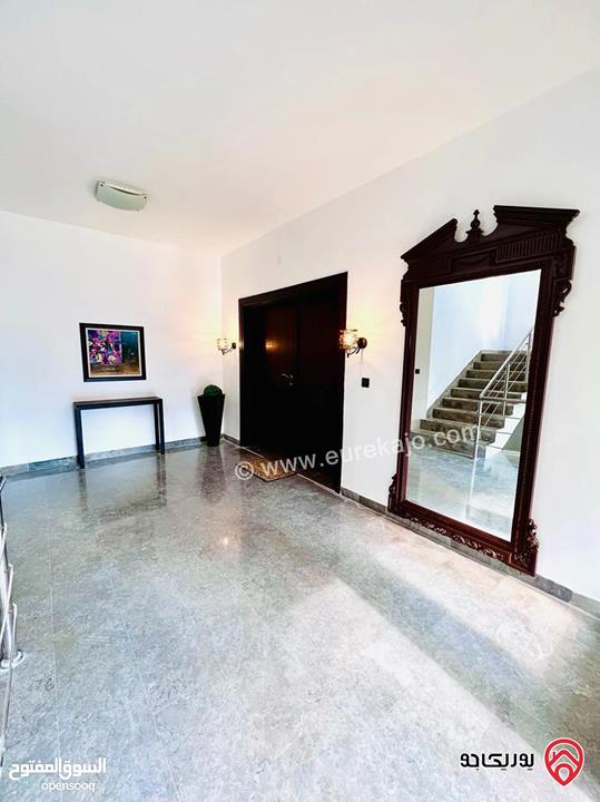 شقة فاخرة مفروشة مساحة 240م للايجار في عمان - عبدون 