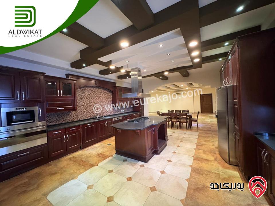 طابق من فيلا للايجار في عمان - دابوق المساحة 350م ، الحديقة 200م ، الترس 100م منطقه مطلة وفلل حديثة