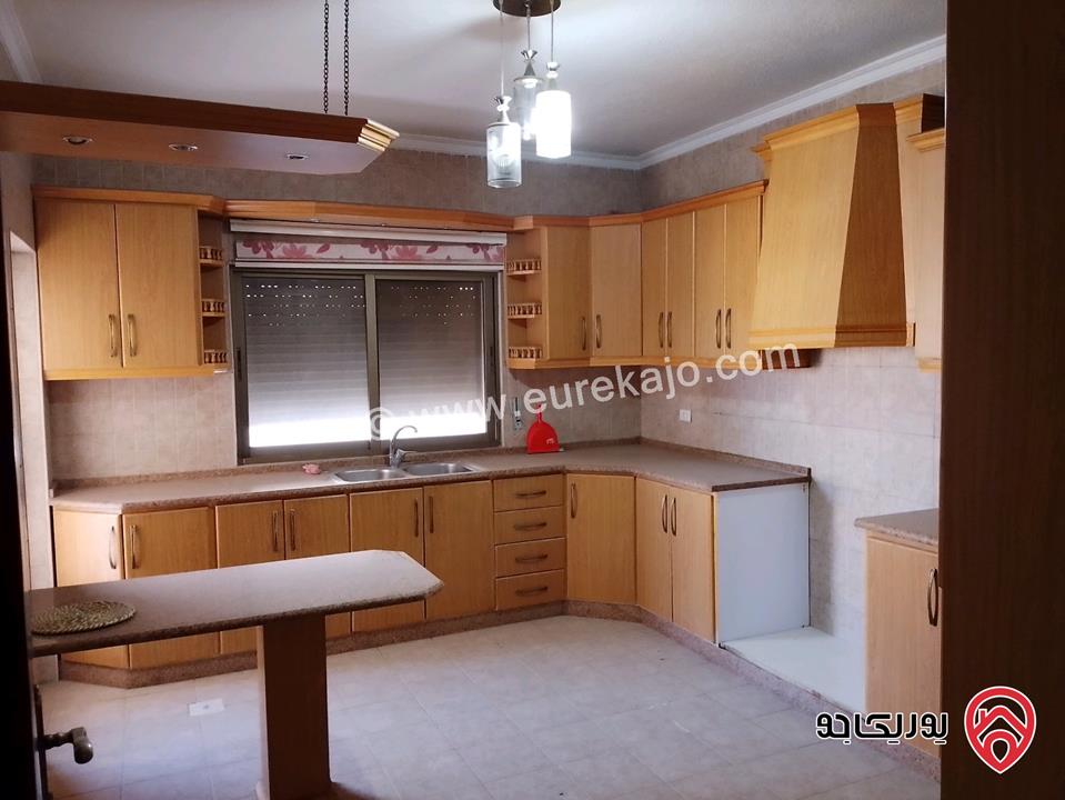 شقة مساحة 194م طابق ثاني للبيع في عمان - الجبيهة