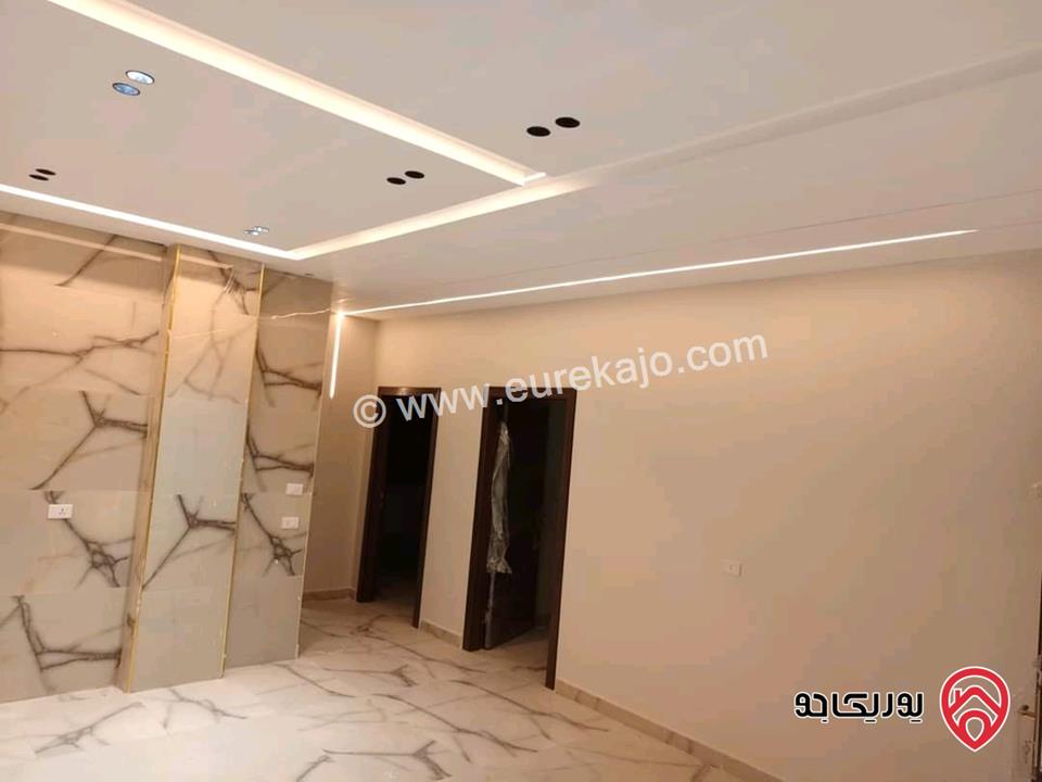 فيلا مساحة 235م على أرض 517م للبيع في الزرقاء الجديدة 