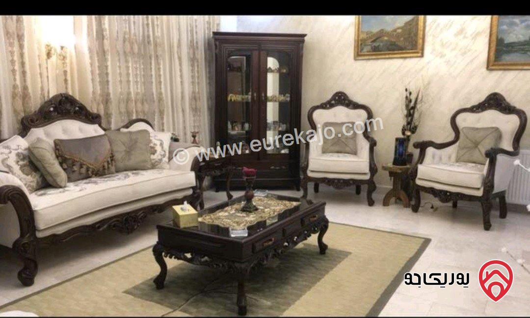 شقة طابقية طابق أرضي مساحة 248م داخلي و 80م خارجي للبيع في الفحيص