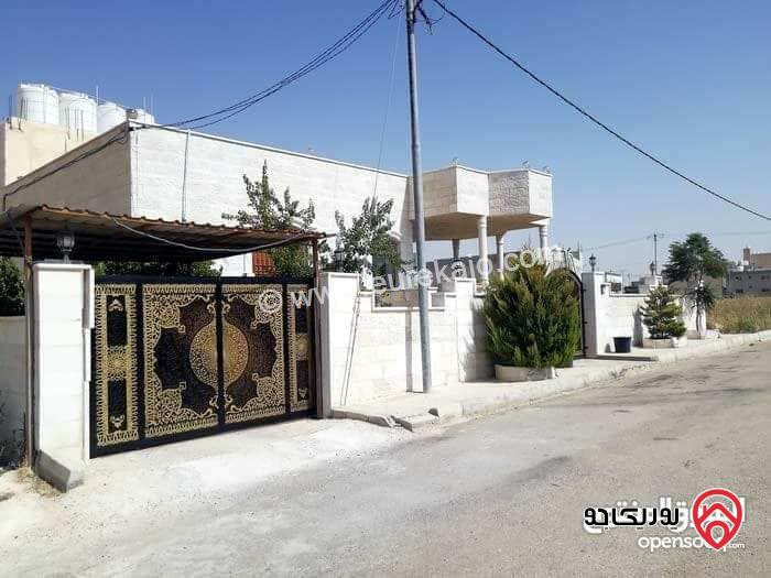 منزل مستقل مساحة 460م على أرض 560م للبيع في اربد 